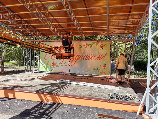 Монтаж рекламных конструкций